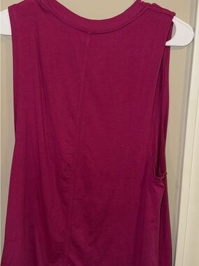 Sleeveless Lululemon Women's Tank Top in Deep Fuchsia